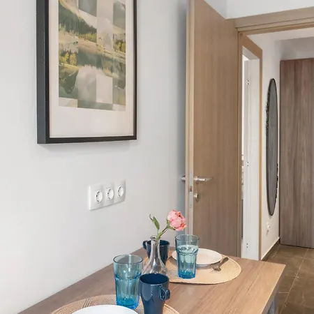 Maia With One Bedroom & Fully Kitchen Apartment