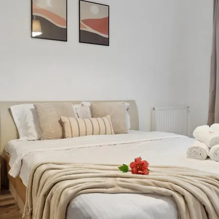 Maia With One Bedroom & Fully Kitchen Apartment