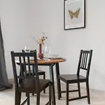 Maia With One Bedroom & Fully Kitchen 부쿠레슈티