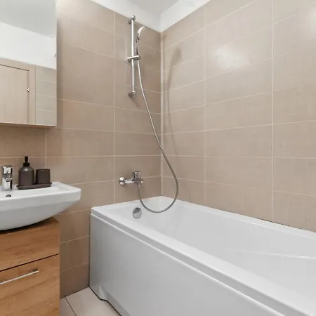 Maia With One Bedroom & Fully Kitchen Apartment *