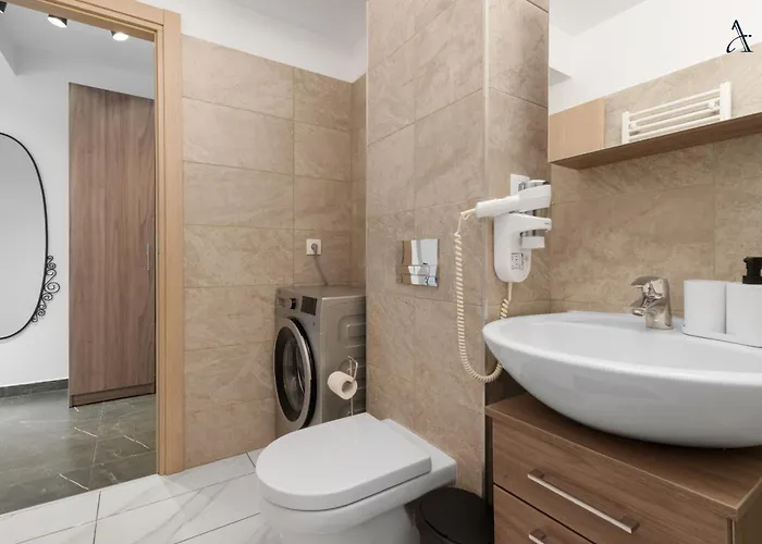 Maia With One Bedroom & Fully Kitchen Апартаменти Бухарест