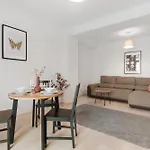 Maia With One Bedroom & Fully Kitchen Bukarest