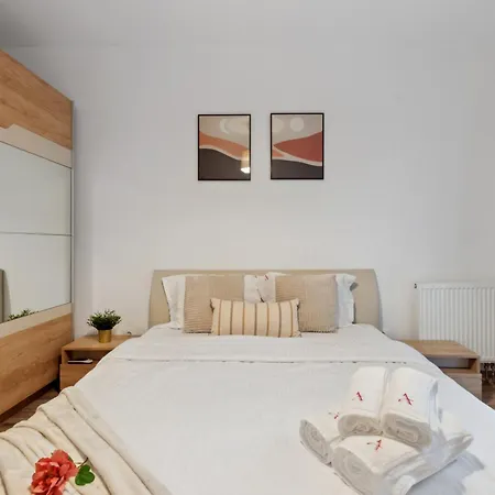 Maia With One Bedroom & Fully Kitchen Apartament